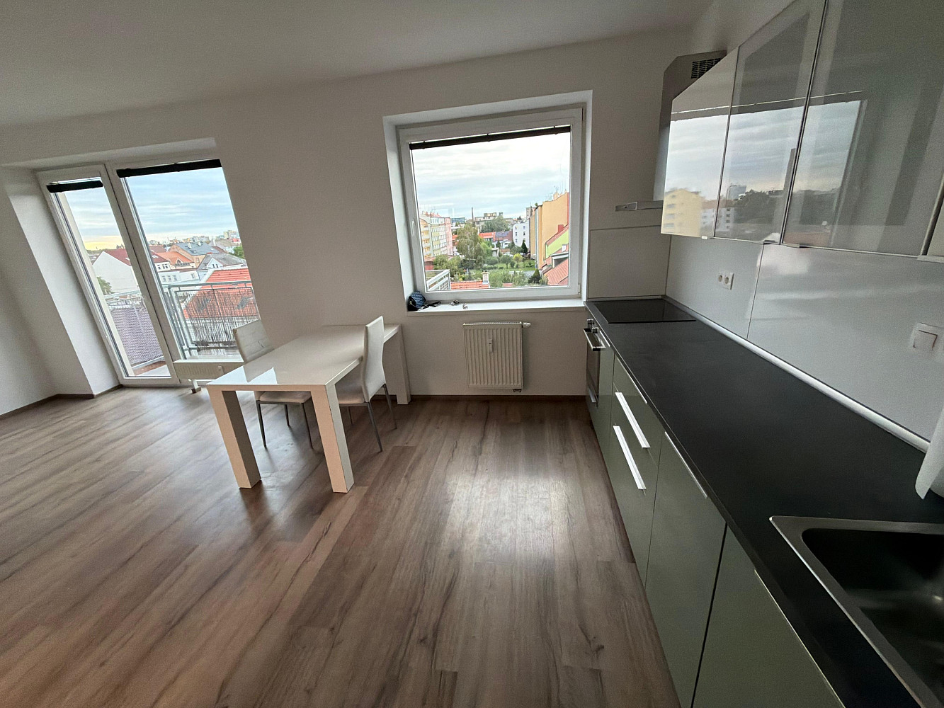 Pronájem bytu 2+kk 65 m² – fotografie 2