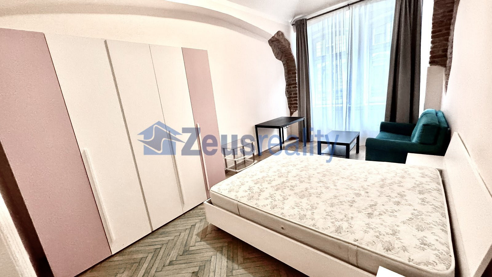 Pronájem bytu 2+kk 32 m² — photo 2