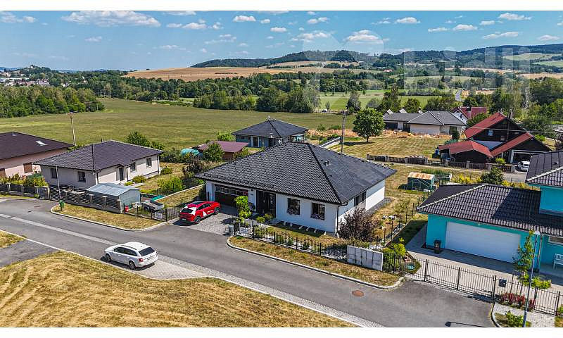 Prodej domu 189 m² s pozemkem 921 m² – fotografie 2
