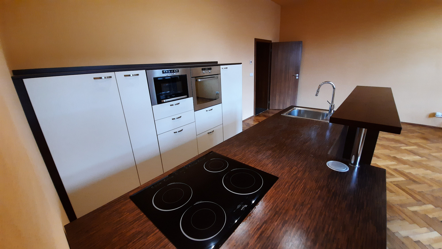 Pronájem bytu 2+kk 56 m² – fotografie 2