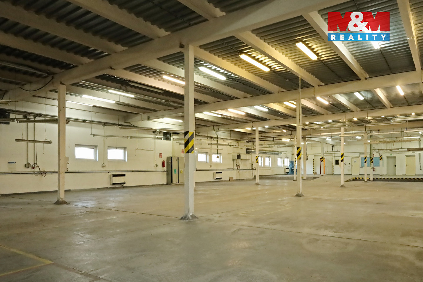 Pronájem obchodních prostor 2 200 m² — photo 5