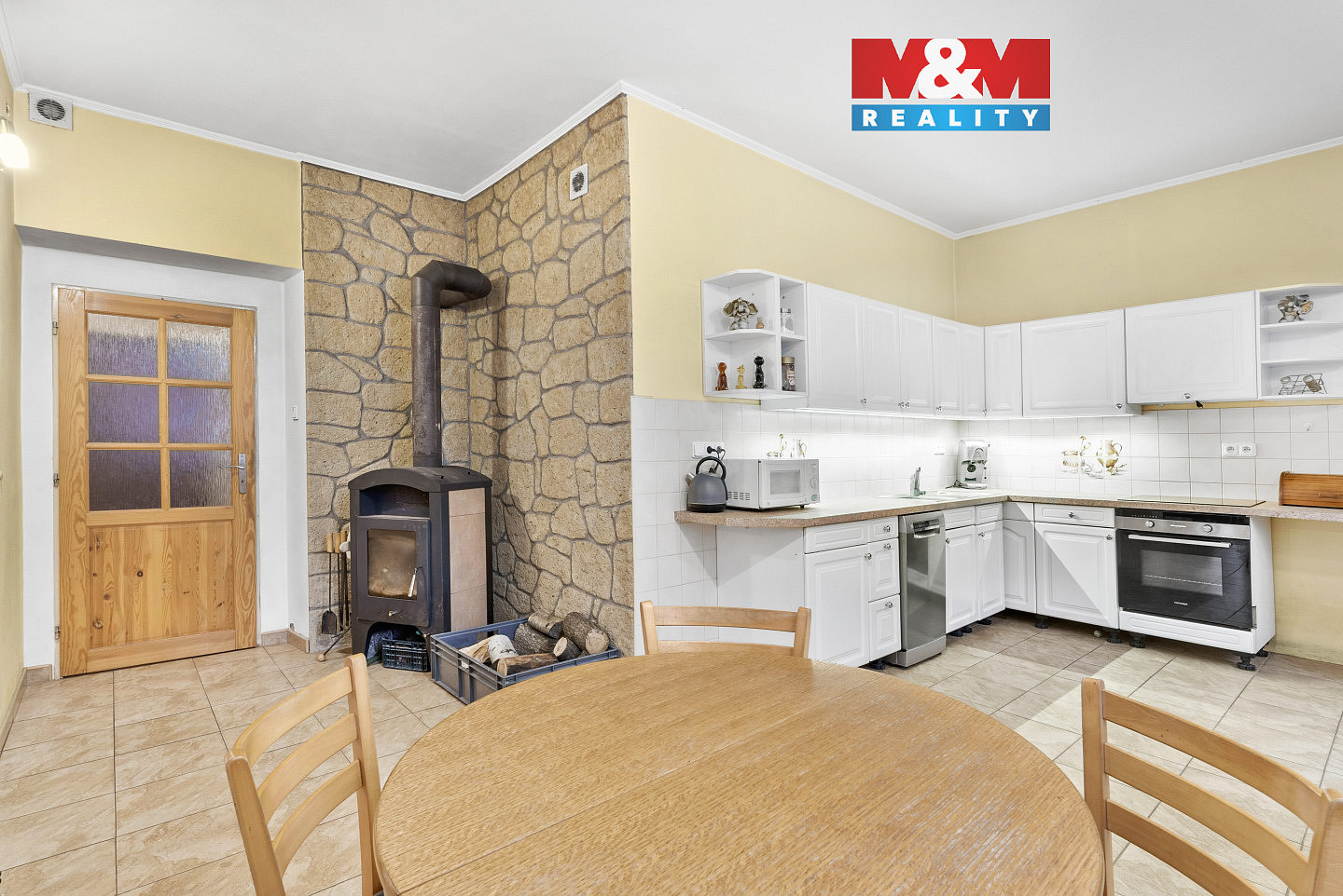 Prodej domu 1 028 m² s pozemkem 5 779 m²