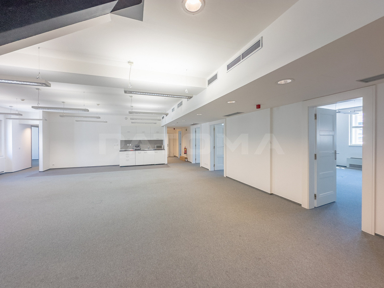 Pronájem kanceláře 238 m² – fotografie 2