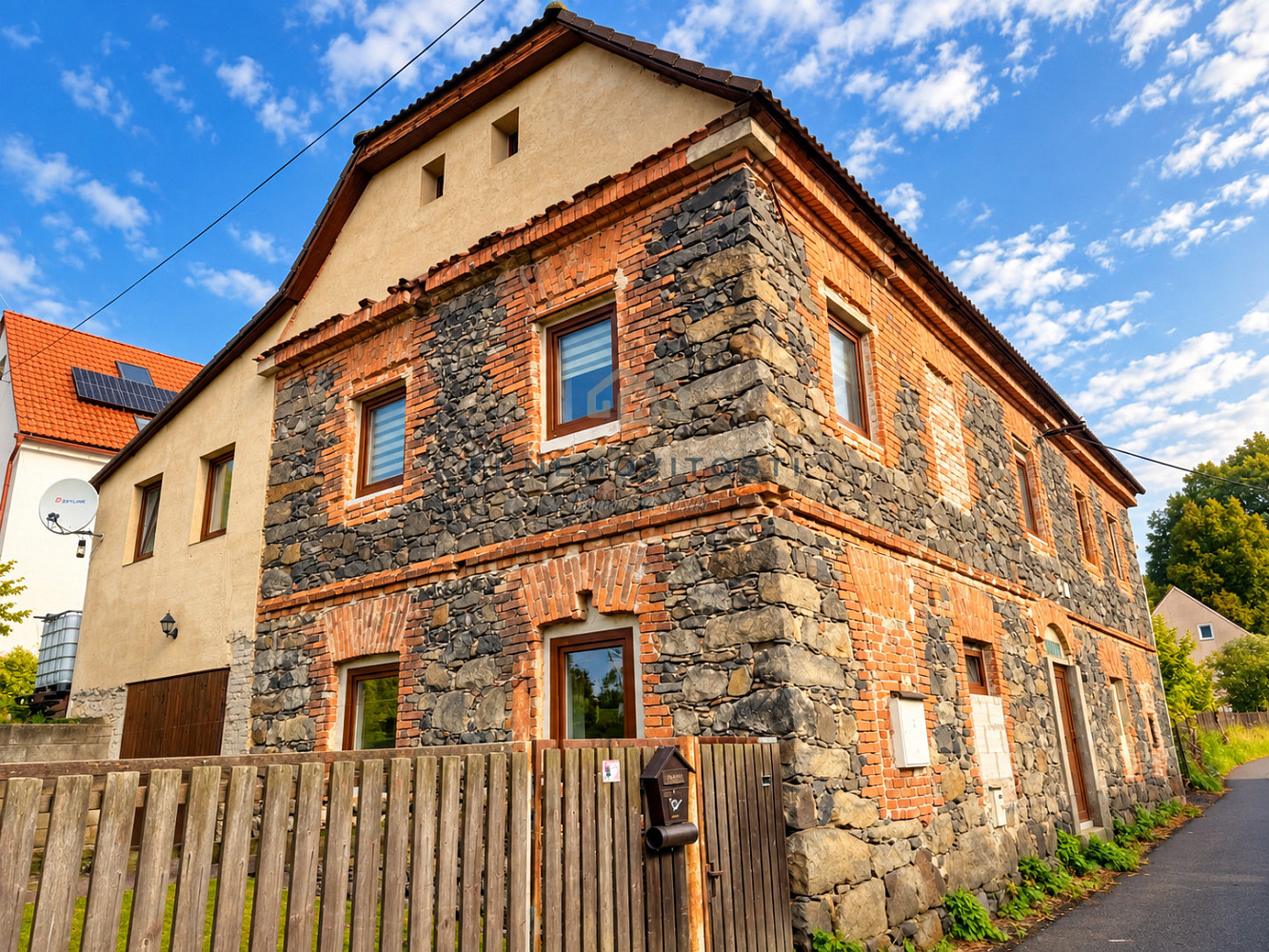 Prodej domu 254 m² s pozemkem 1 235 m² – fotografie 3