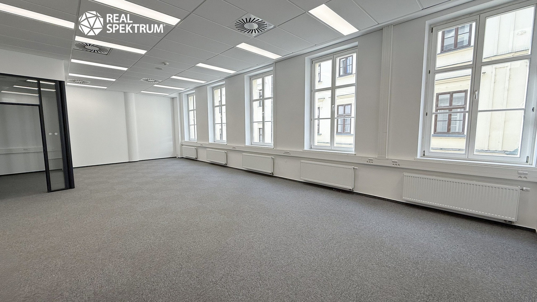 Pronájem kanceláře 106 m² – fotografie 2
