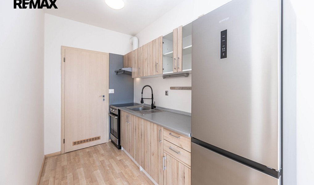 Pronájem bytu 1+kk 37 m², Praha – náhled fotky 2