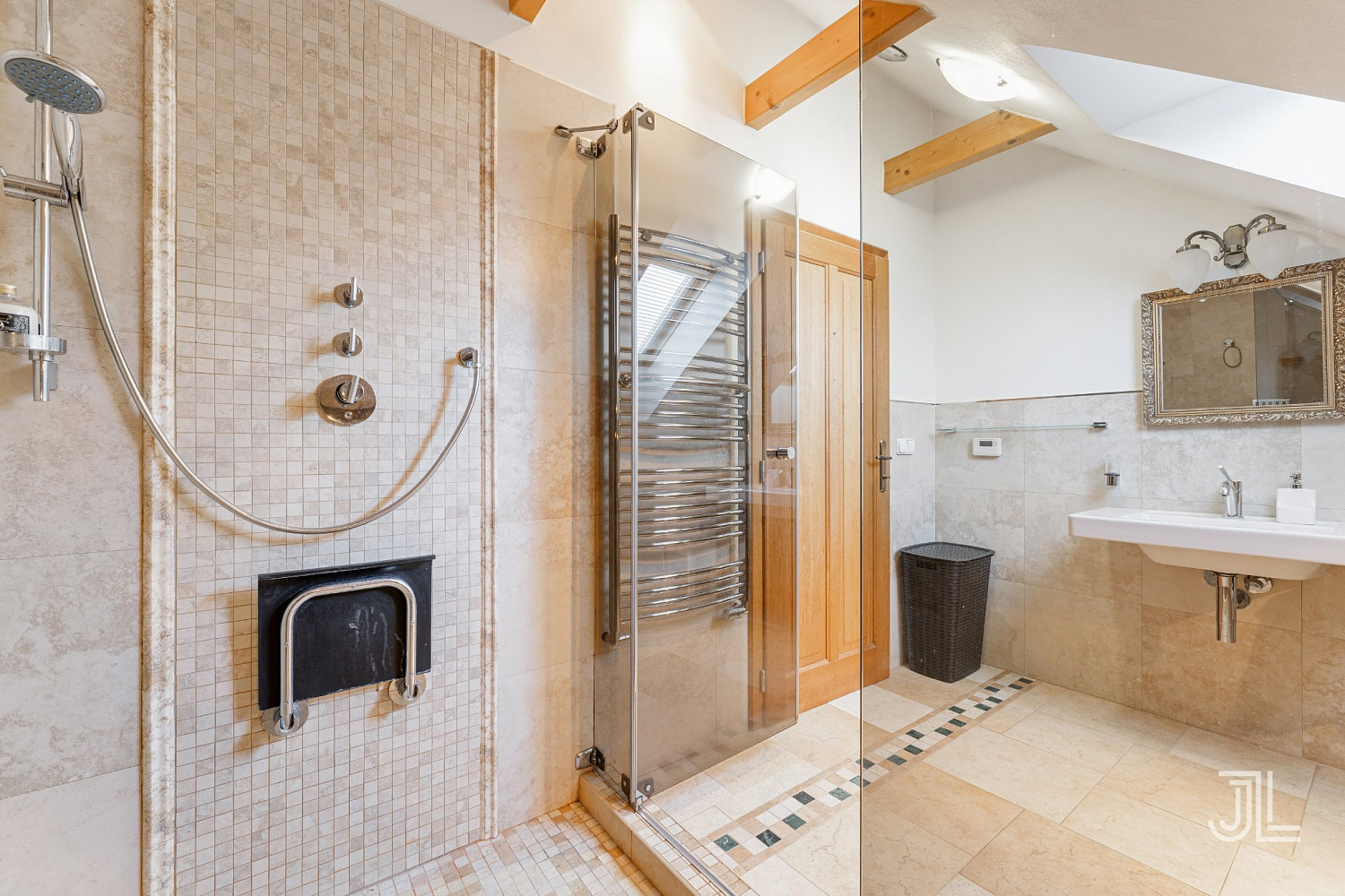 Prodej domu 355 m² s pozemkem 648 m² – fotografie 3