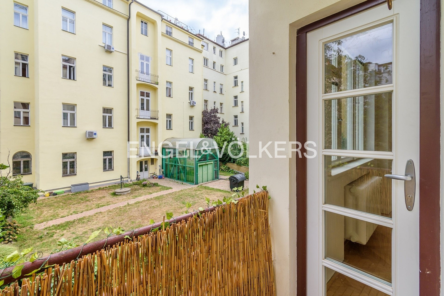 Pronájem bytu 2+kk 48 m² – fotografie 3