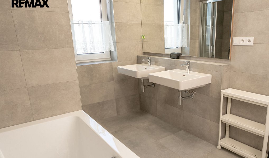 Pronájem domu 161 m² s pozemkem 403 m², Praha – náhled fotky 3