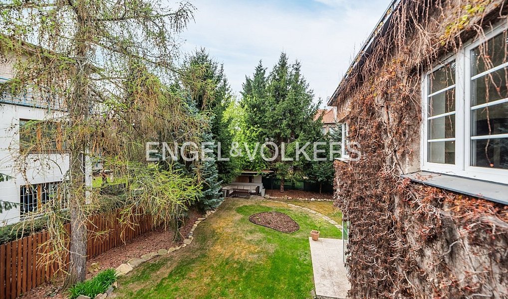 Pronájem domu 260 m² s pozemkem 629 m², Praha – náhled fotky 3