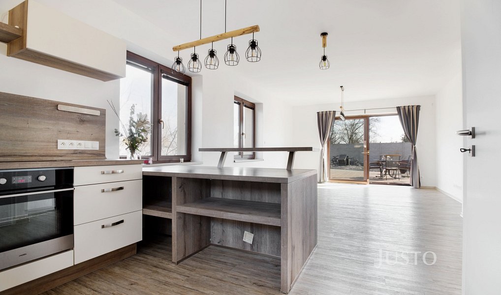 Prodej domu 227 m² s pozemkem 1 747 m², Teplice – náhled fotky 4