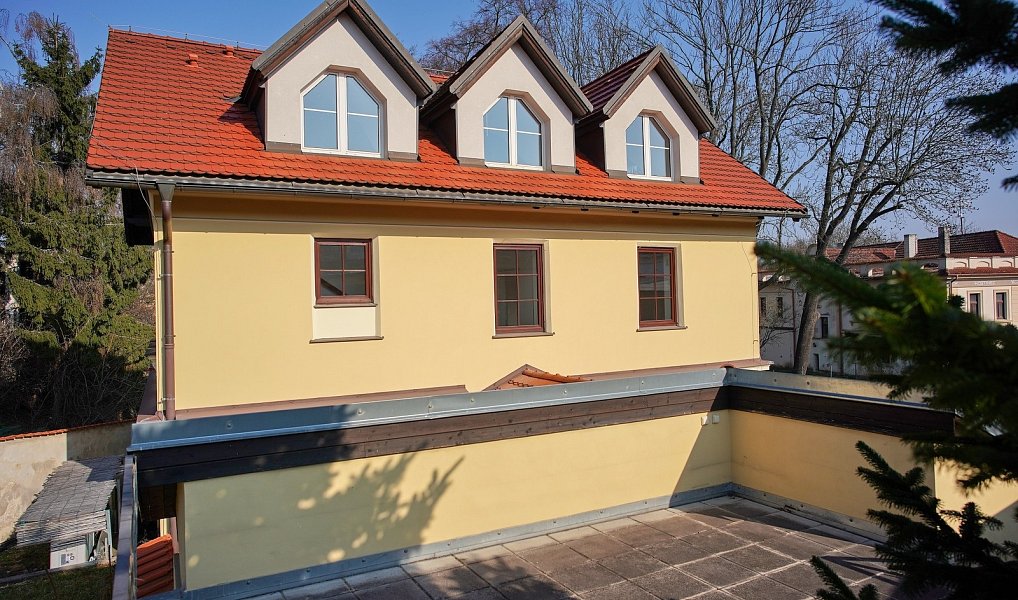 Pronájem domu 215 m² s pozemkem 546 m², Praha – náhled fotky 3