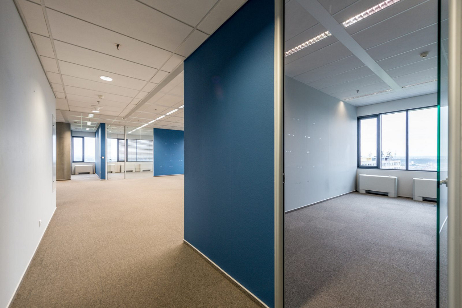 Pronájem kanceláře 303 m² – fotografie 4