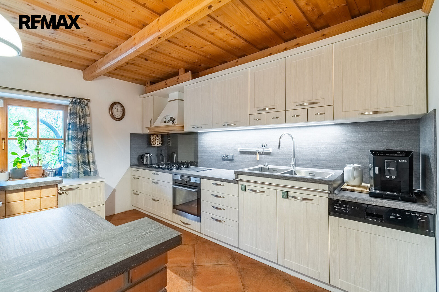 Prodej domu 304 m² s pozemkem 3 163 m² – fotografie 3