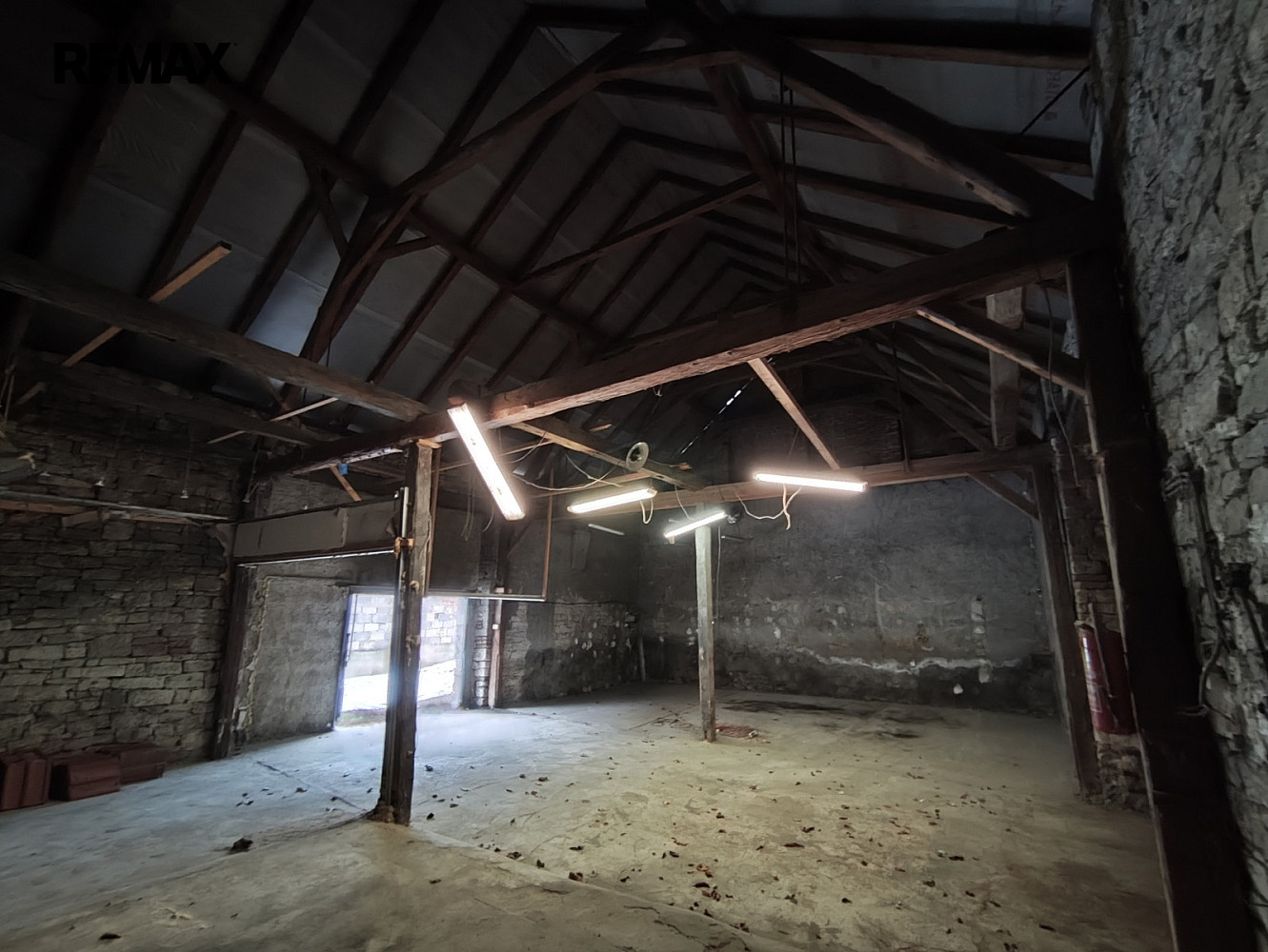 Pronájem obchodních prostor 150 m² – další