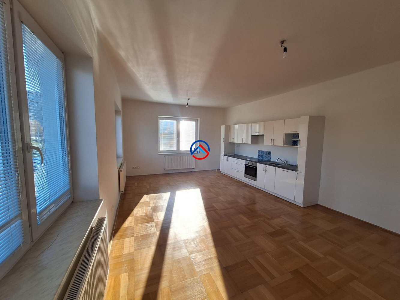 Pronájem bytu 3+kk 100 m² – pohled 5