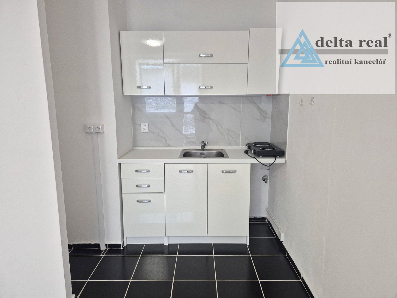 Pronájem bytu 1+kk 28 m² – fotografie 4