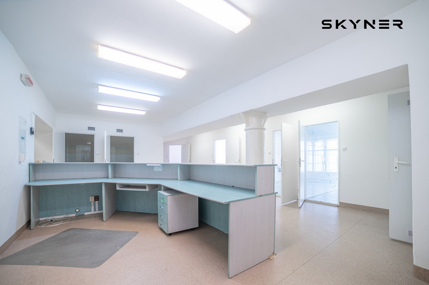 Pronájem kanceláře 178 m² – fotografie 3