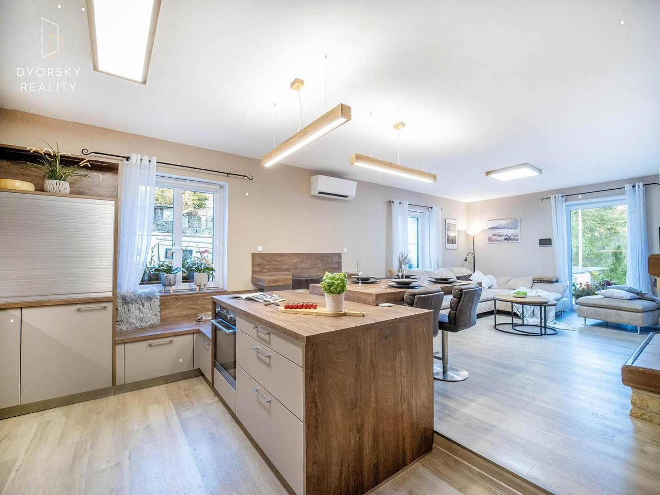 Prodej domu 236 m² s pozemkem 678 m² – fotografie 2