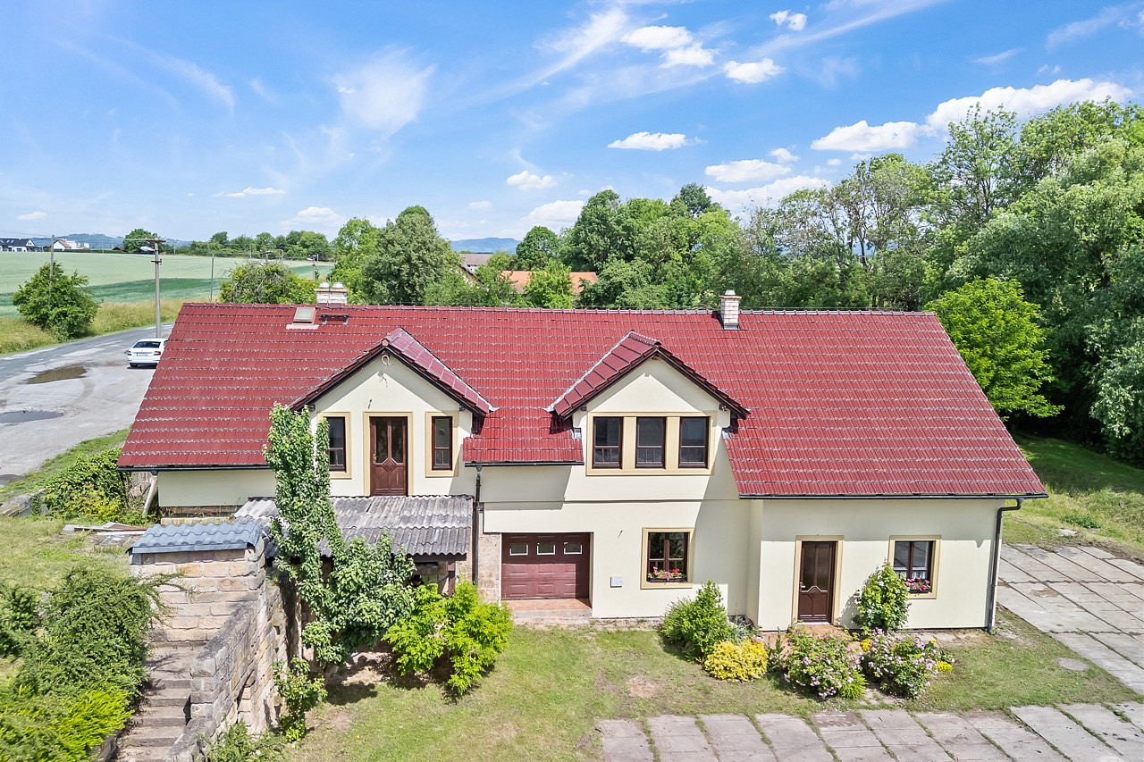 Prodej domu 286 m² s pozemkem 4 548 m²