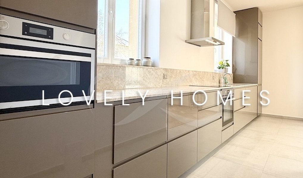 Pronájem domu 256 m² s pozemkem 1 100 m², Praha – náhled fotky 42