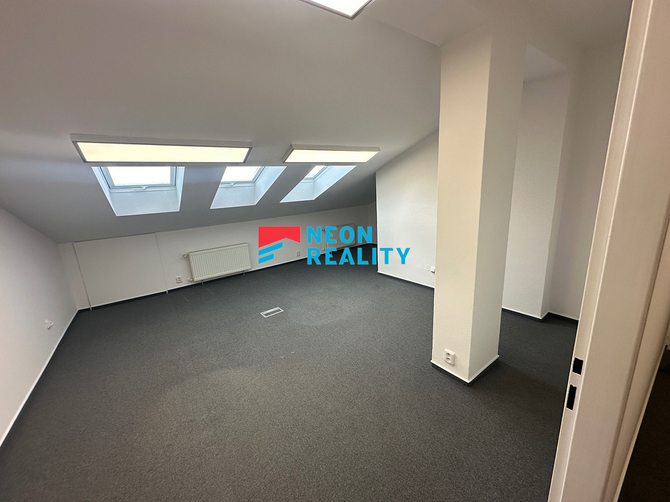 Pronájem kanceláře 47 m² — photo 3