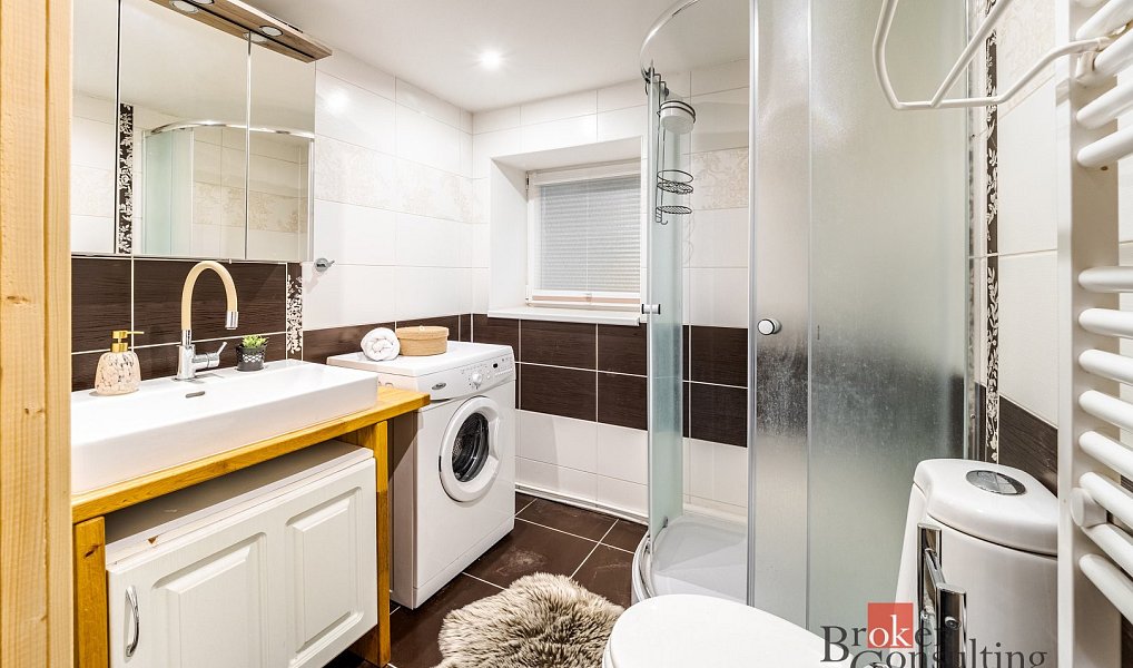 Prodej domu 207 m² s pozemkem 1 124 m², Babice – náhled fotky 11