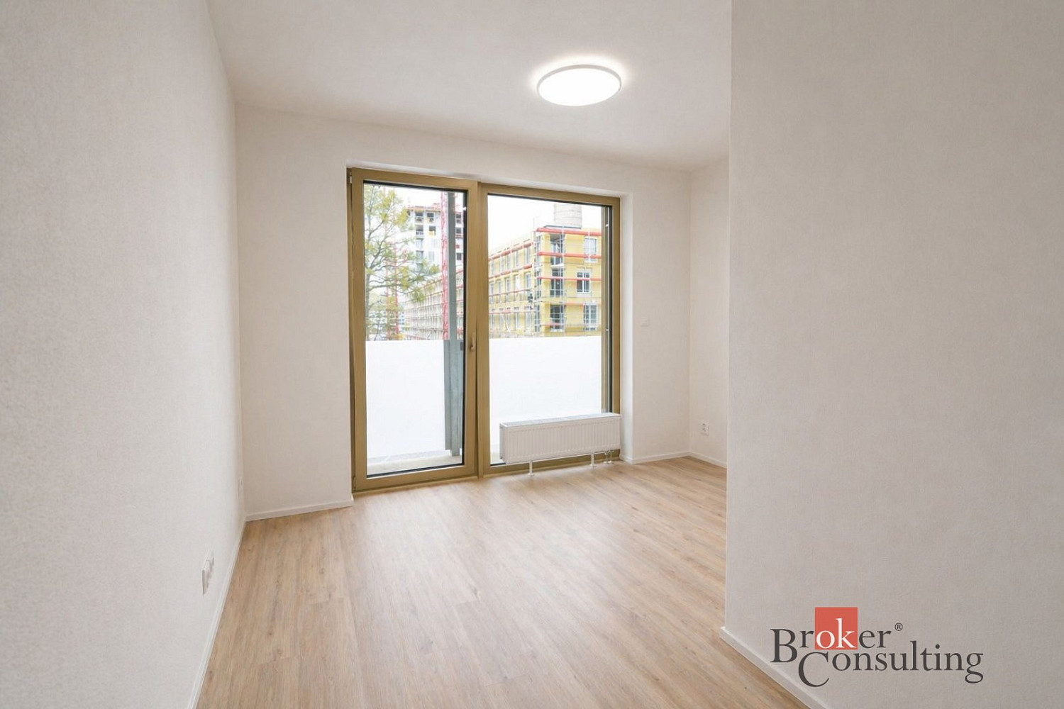 Pronájem bytu 1+kk 31 m² - Widok 2