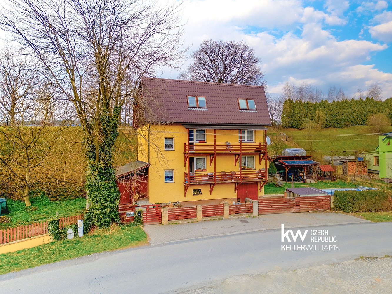 Prodej domu 251 m² s pozemkem 1 028 m²