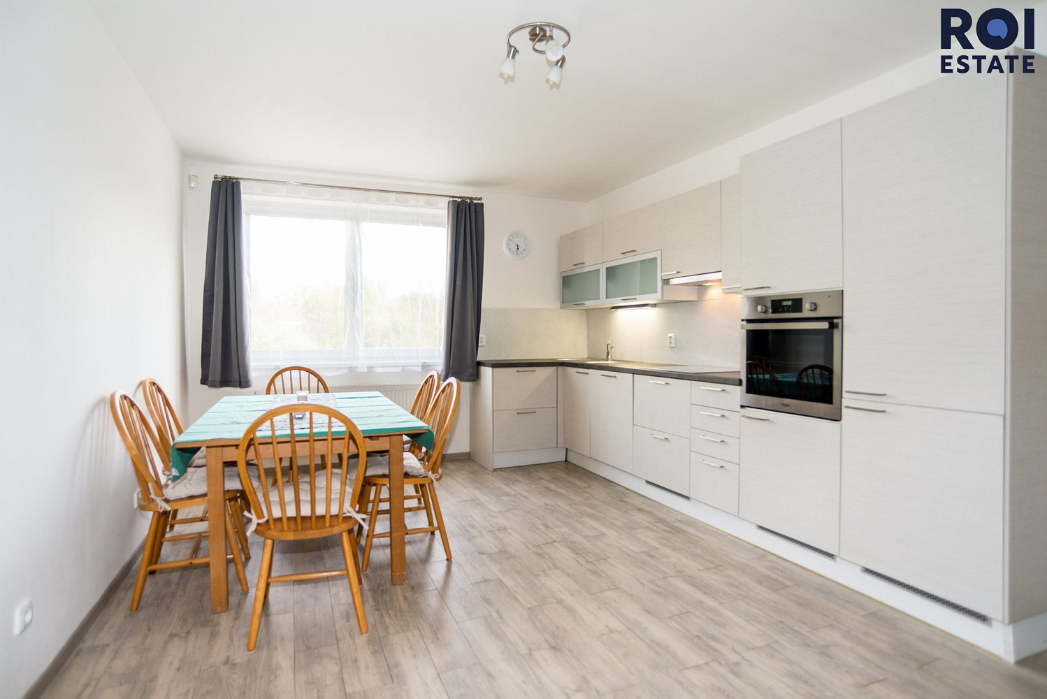 Pronájem bytu 4+kk 108 m² – pohled 2