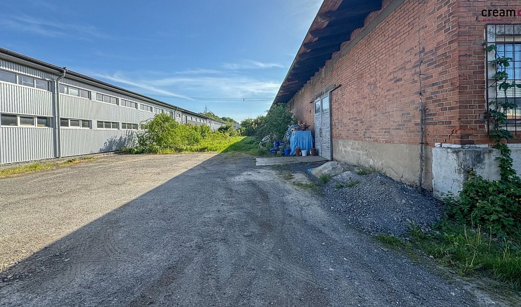 Pronájem komerčního pozemku 820 m², Zlín – náhled fotky 2