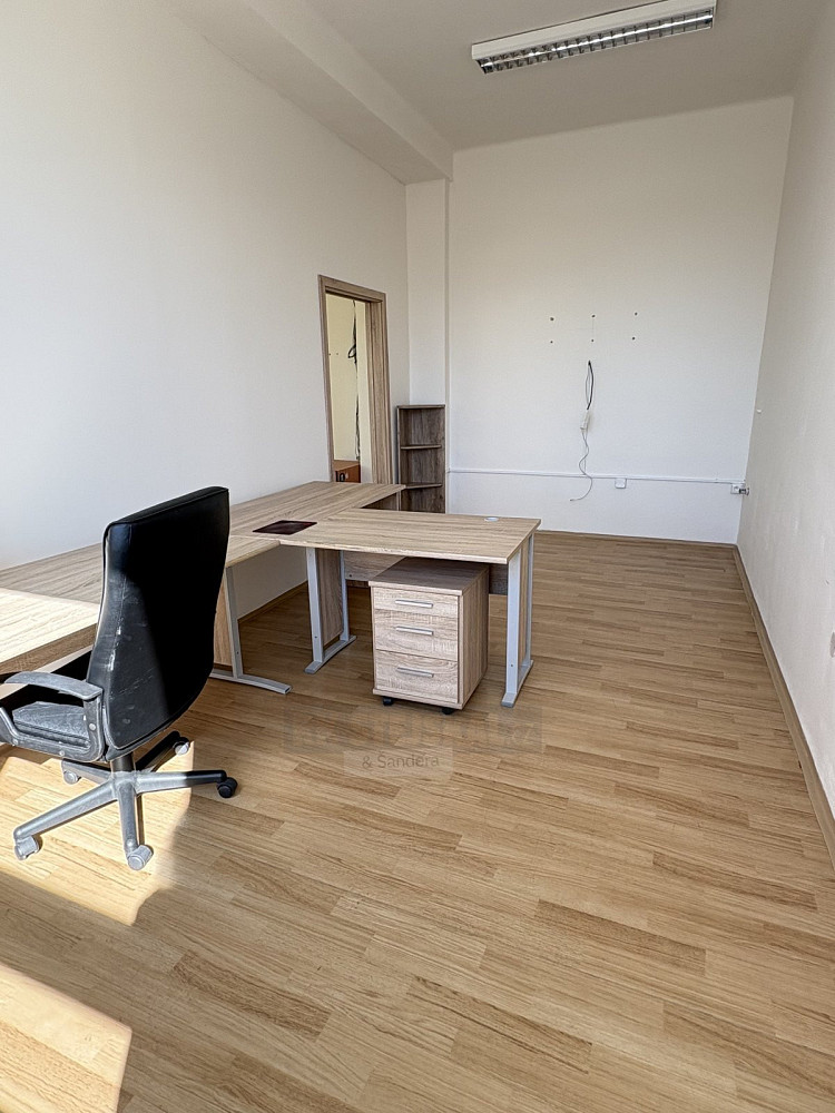Pronájem kanceláře 55 m² – fotografie 4