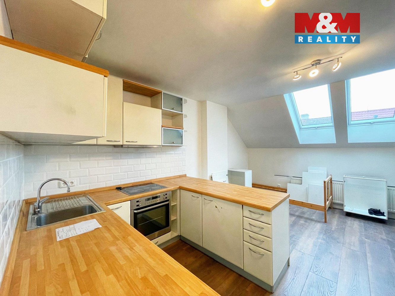 Prodej nájemního domu, činžáku 246 m² – fotografie 2