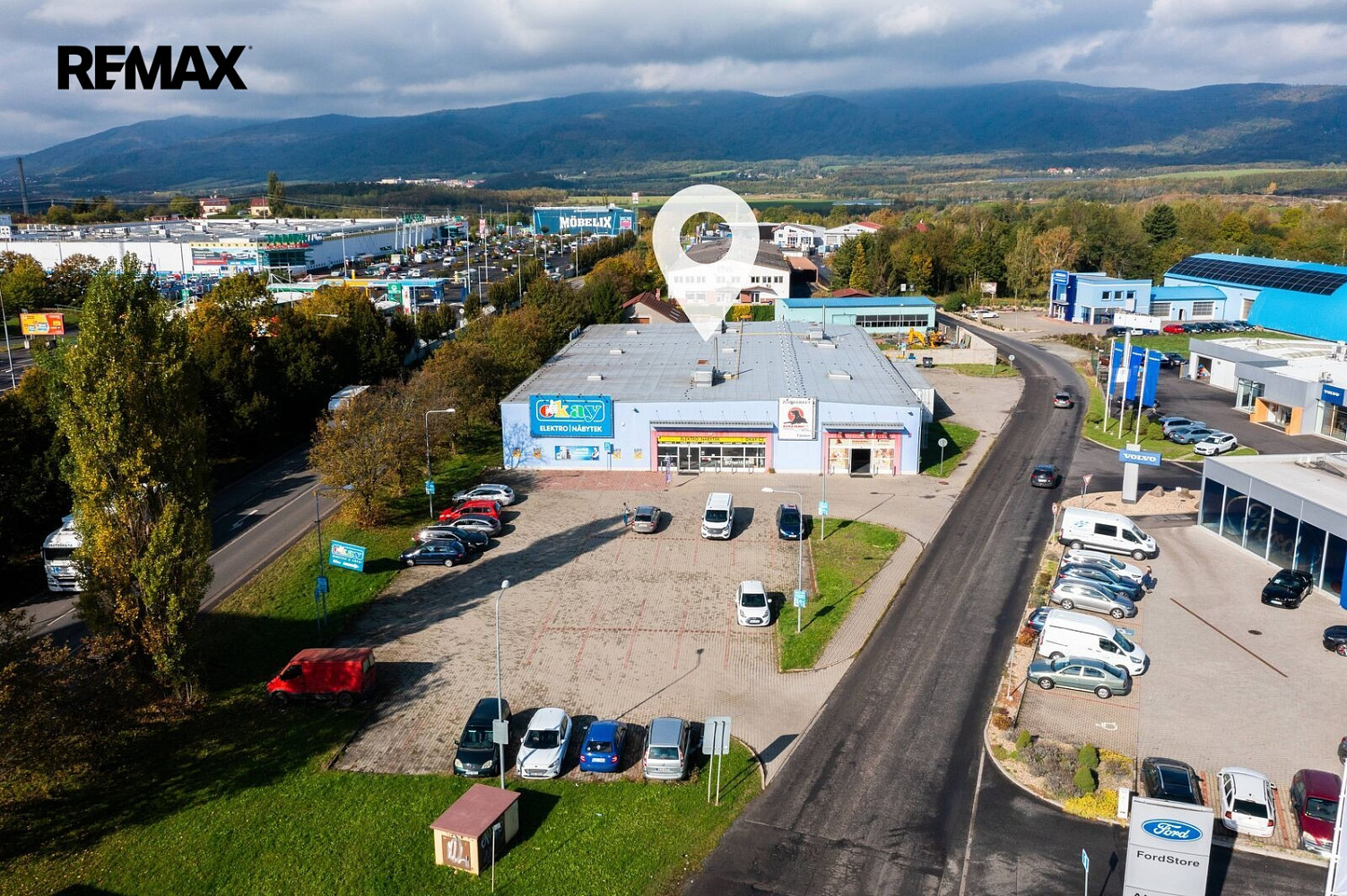 Pronájem obchodních prostor 1 210 m²