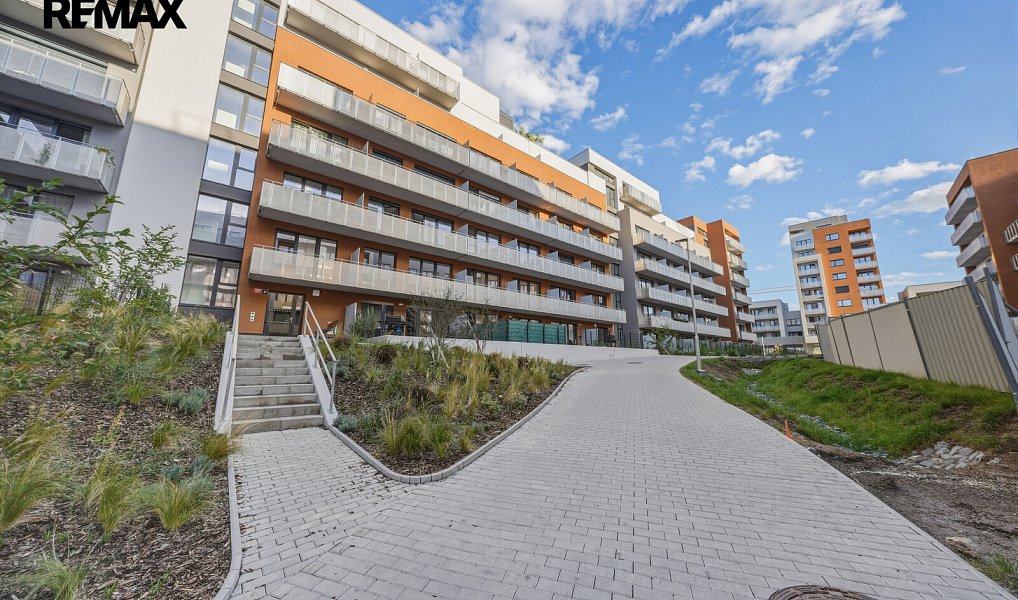 Prodej bytu 1+kk 37 m², Praha – náhled fotky 21
