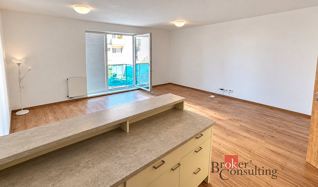 Pronájem bytu 2+kk 67 m², Jesenice – náhled fotky 4