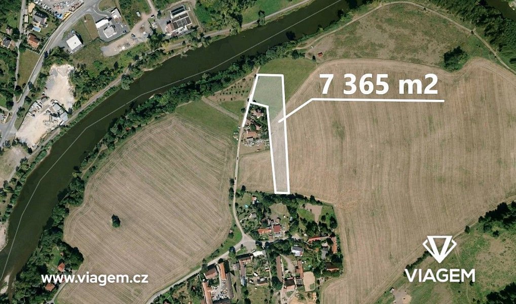 Prodej pole 7 365 m², Praha – náhled fotky 2