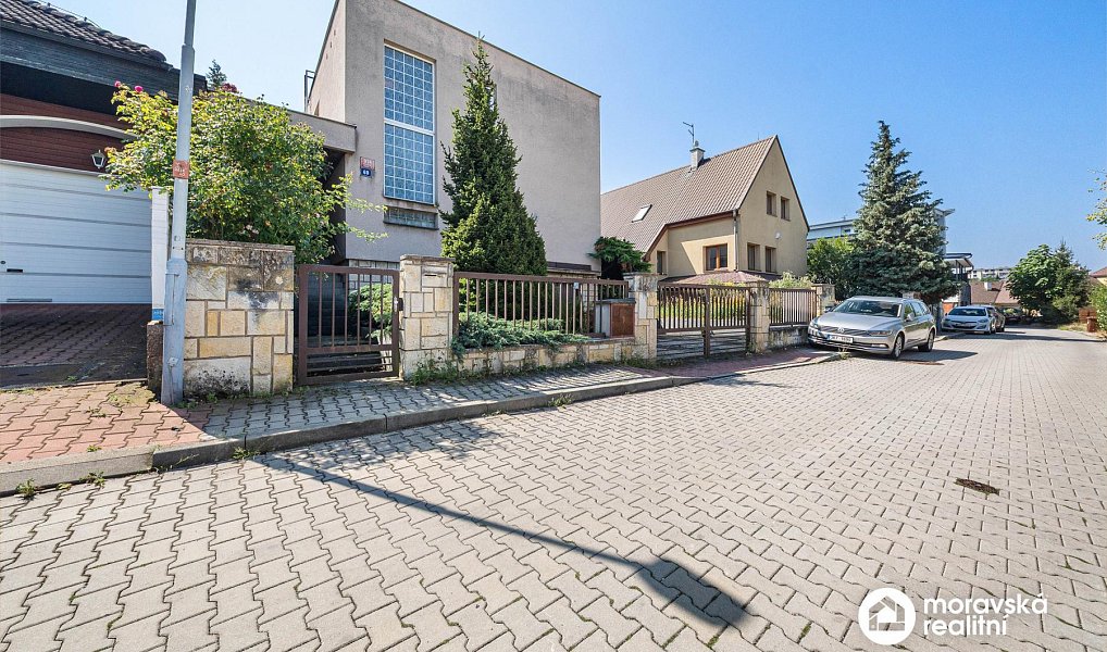 Prodej domu 210 m² s pozemkem 1 048 m², Praha – náhled fotky 2