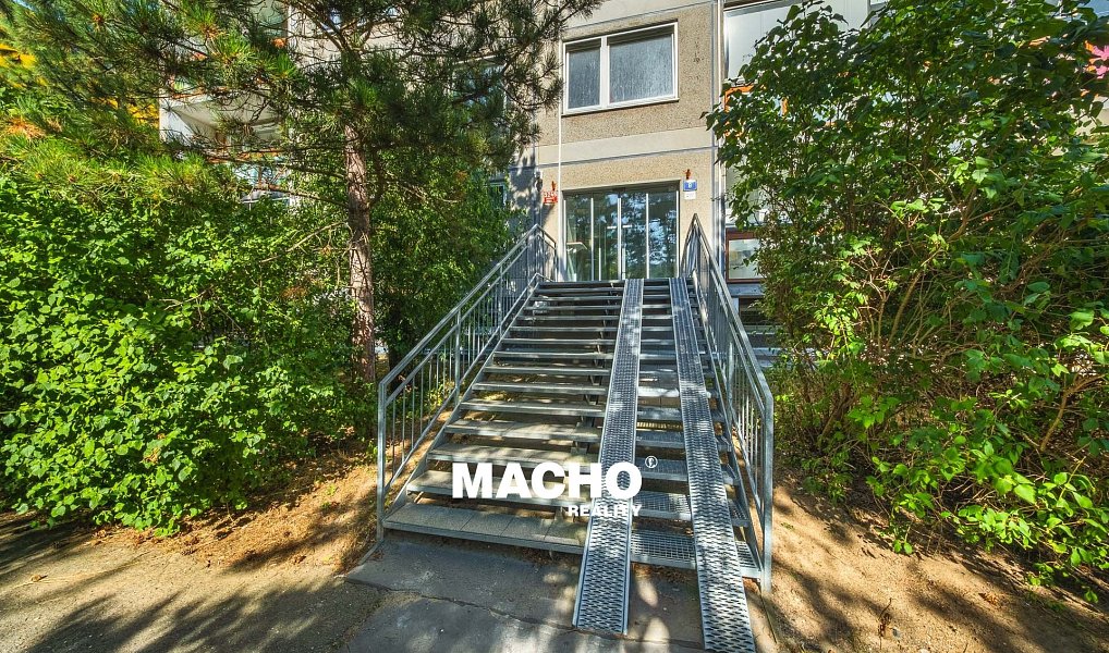 Prodej bytu 3+1 77 m², Praha – náhled fotky 23