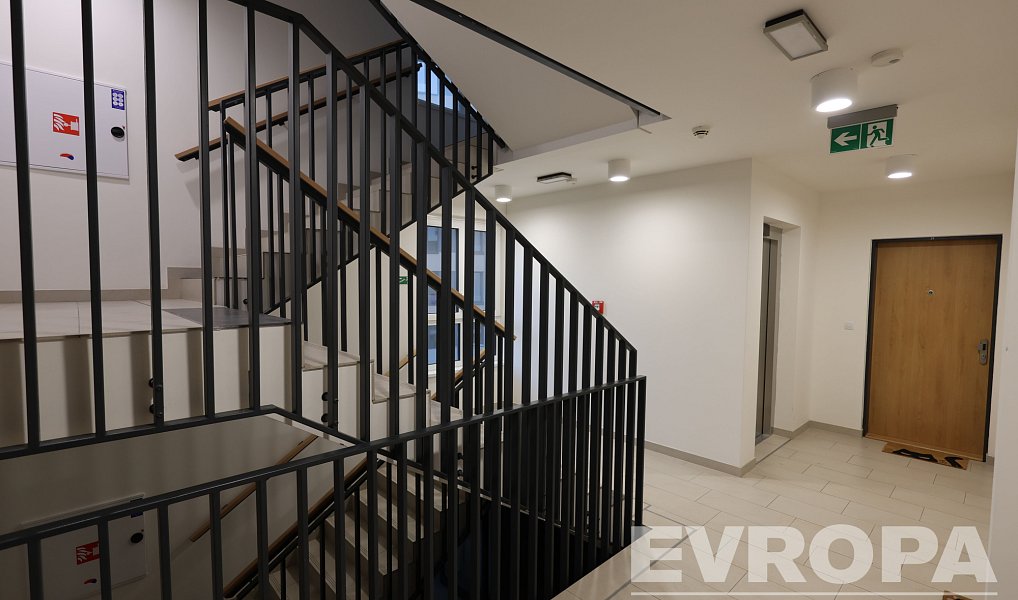 Pronájem bytu 1+kk 40 m², Praha – náhled fotky 11