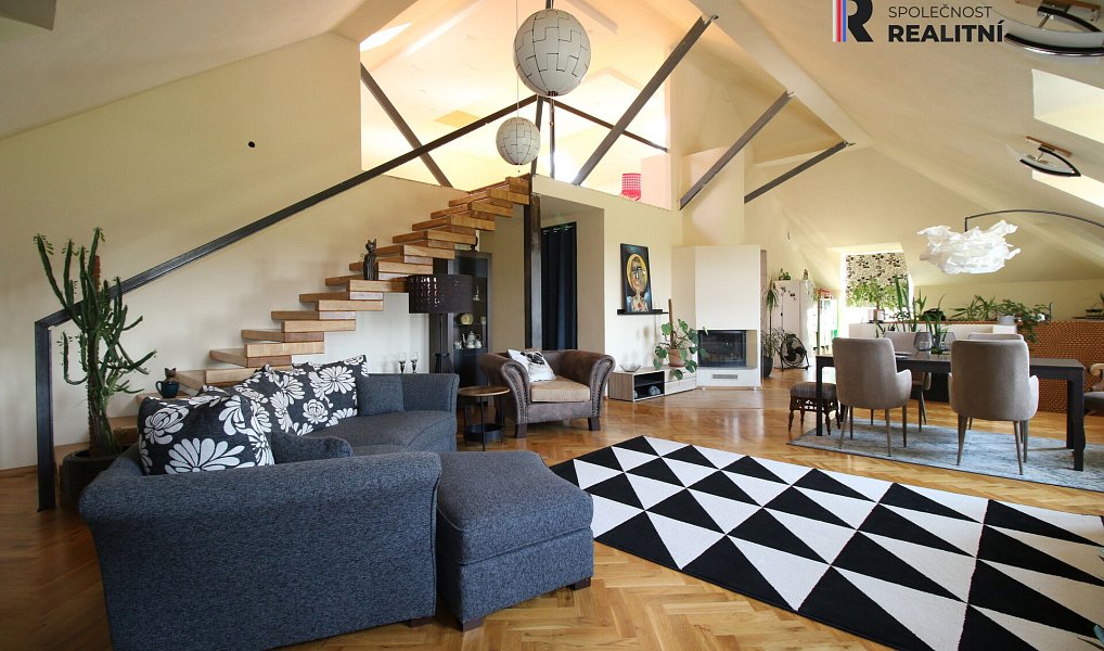 Prodej domu 705 m² s pozemkem 1 300 m², Hlohovec – náhled fotky 10