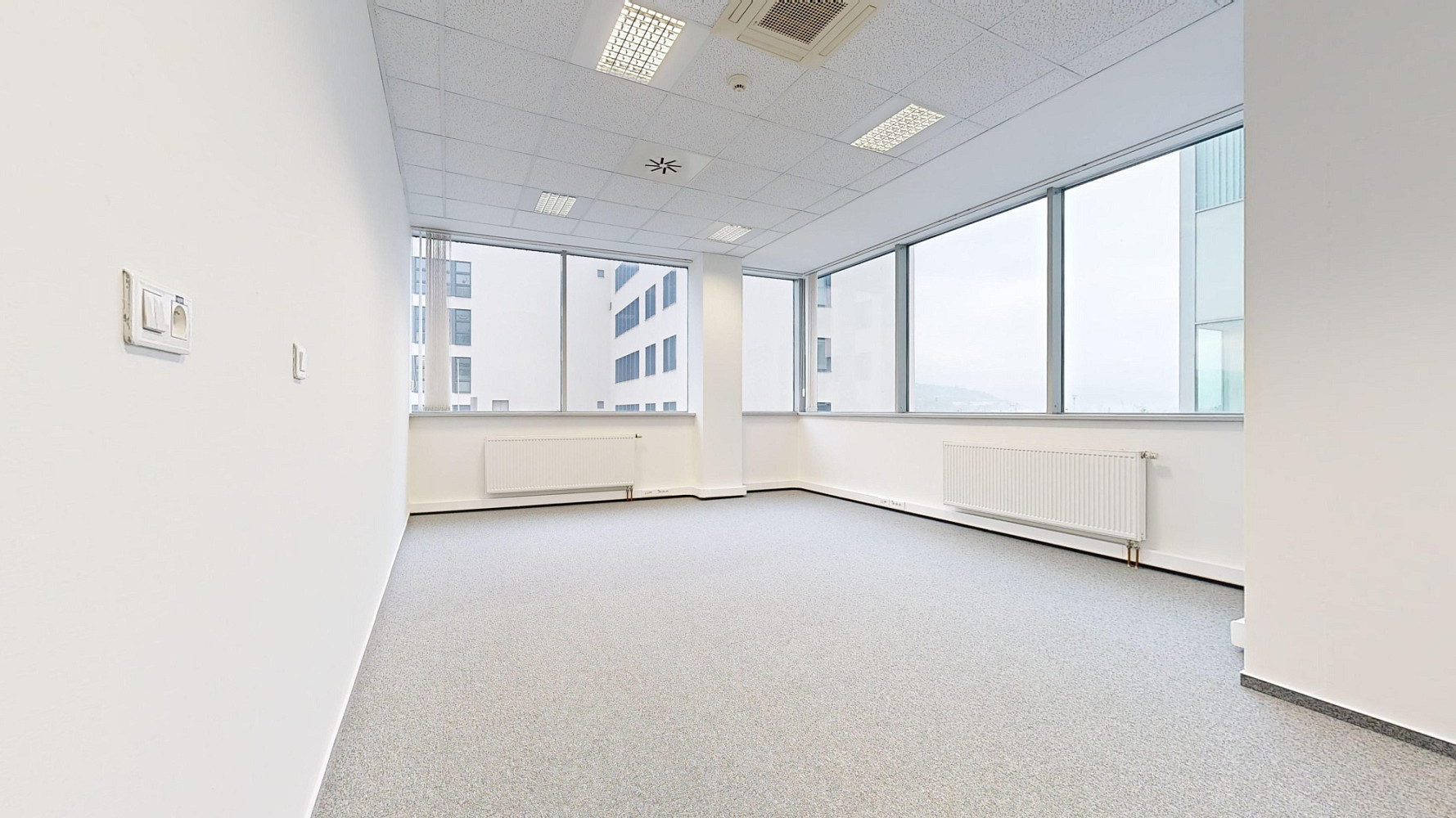 Pronájem kanceláře 200 m² – fotografie 2