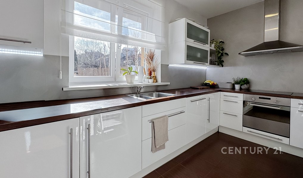 Prodej domu 216 m² s pozemkem 192 m², Znojmo – náhled fotky 3