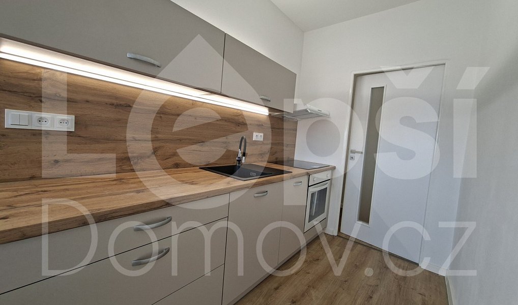 Prodej bytu 2+1 58 m², Javorník – fotka 1 z 10