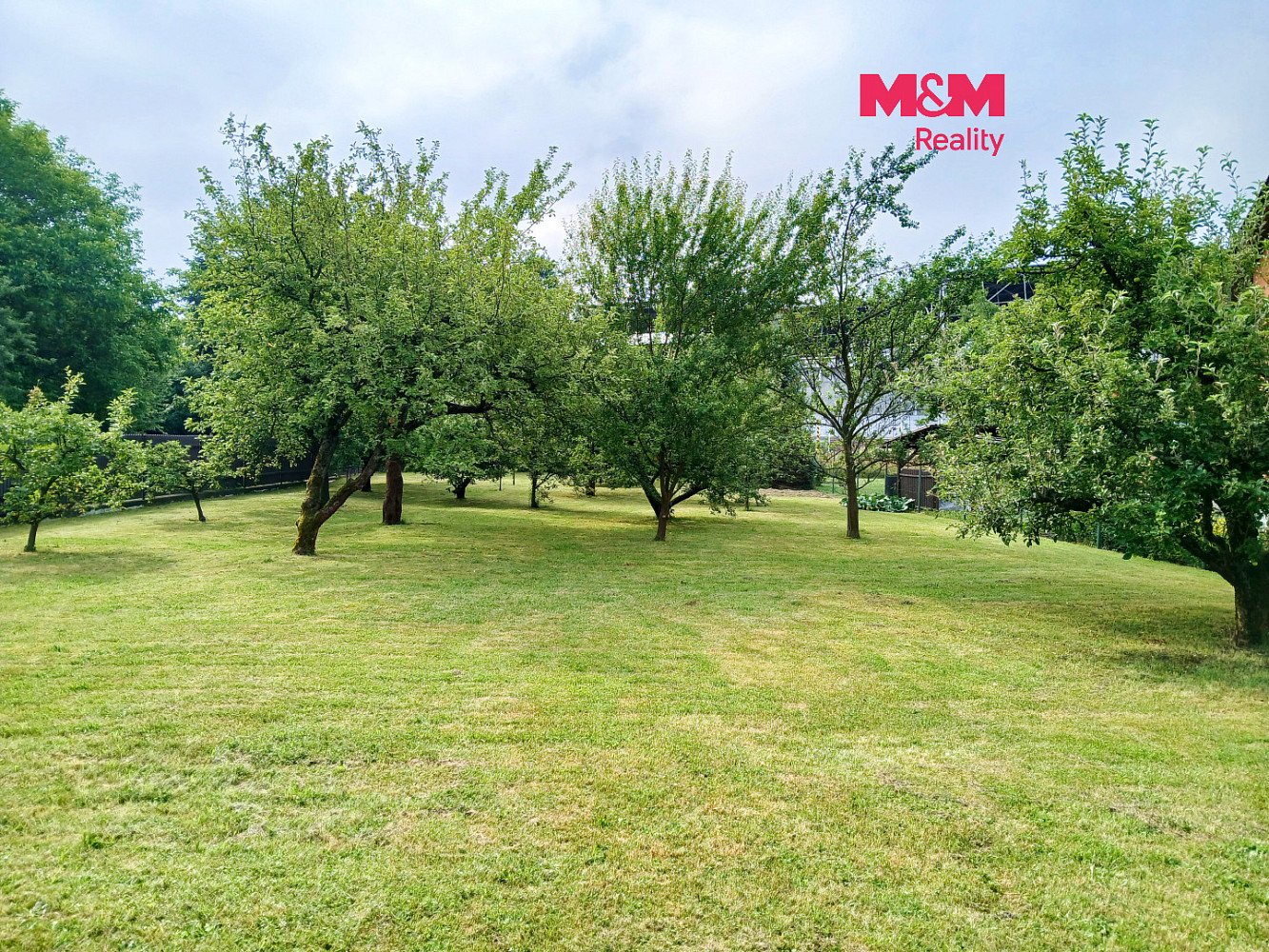 Prodej stavebního pozemku 1 233 m²