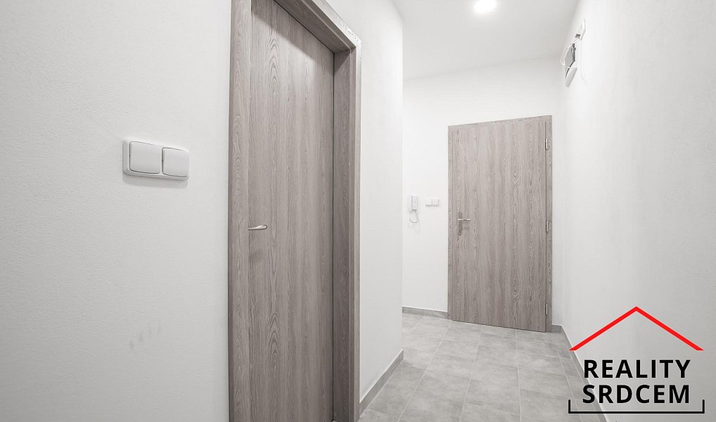 Pronájem bytu 1+kk 28 m², Bílovec – náhled fotky 8