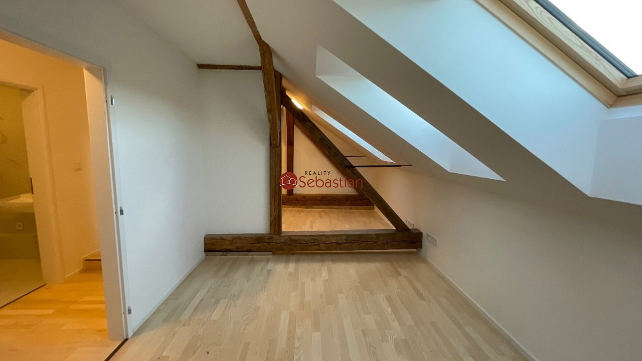 Pronájem bytu 4+kk 99 m² – fotografie 4