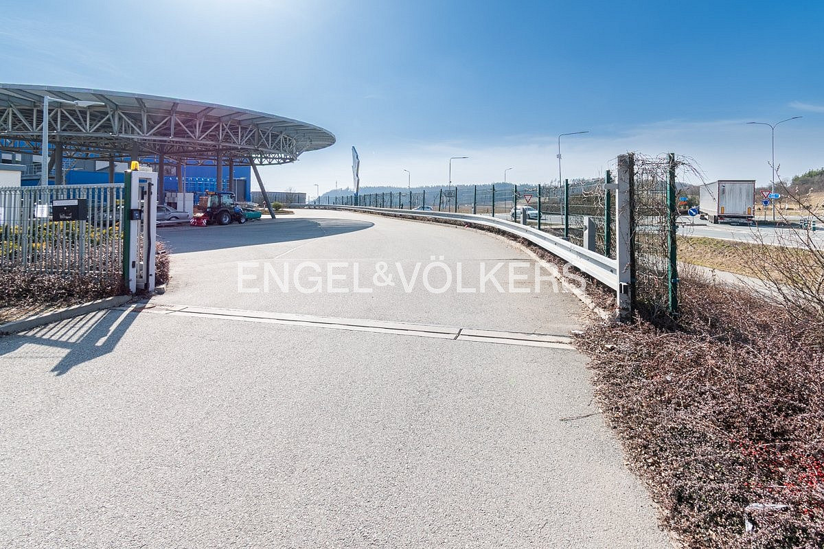Pronájem skladovacích prostor 144 m² – fotografie 3