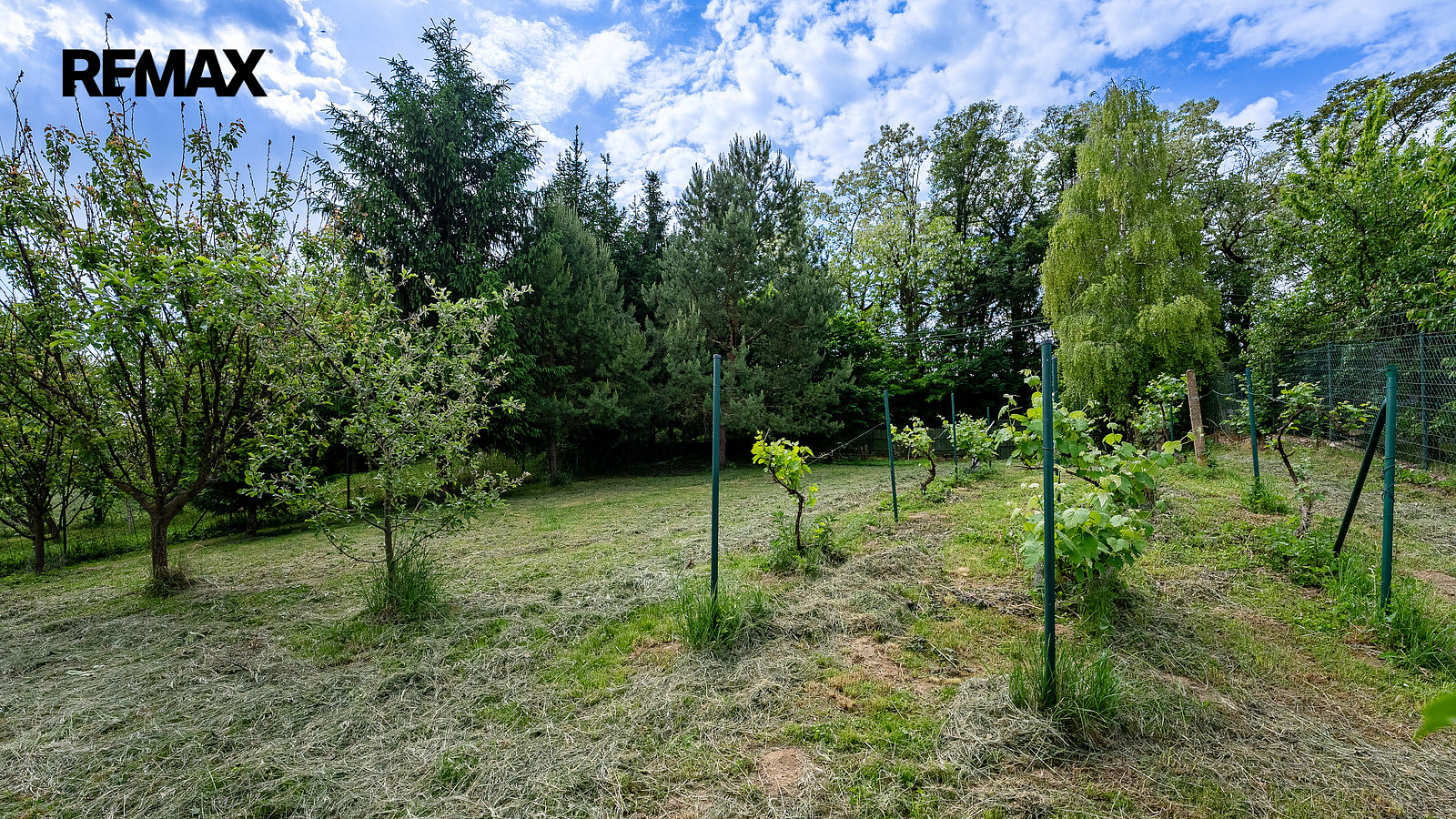 Prodej stavebního pozemku 908 m² – další