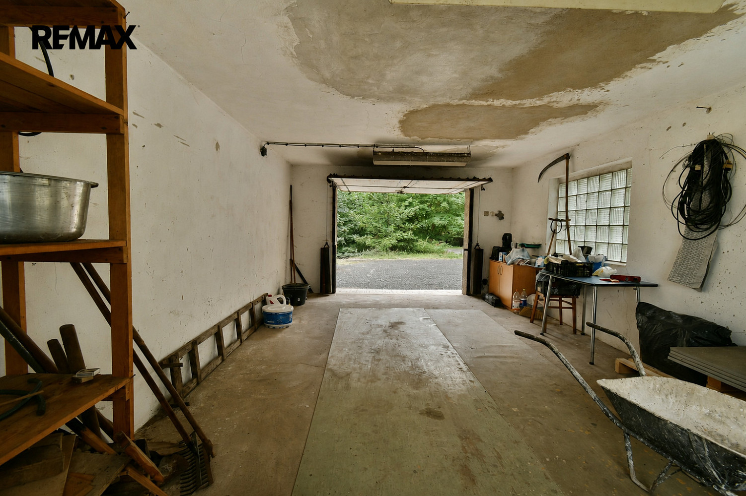 Garáž se stavebním pozemkem 875 m2 – fotografie 4